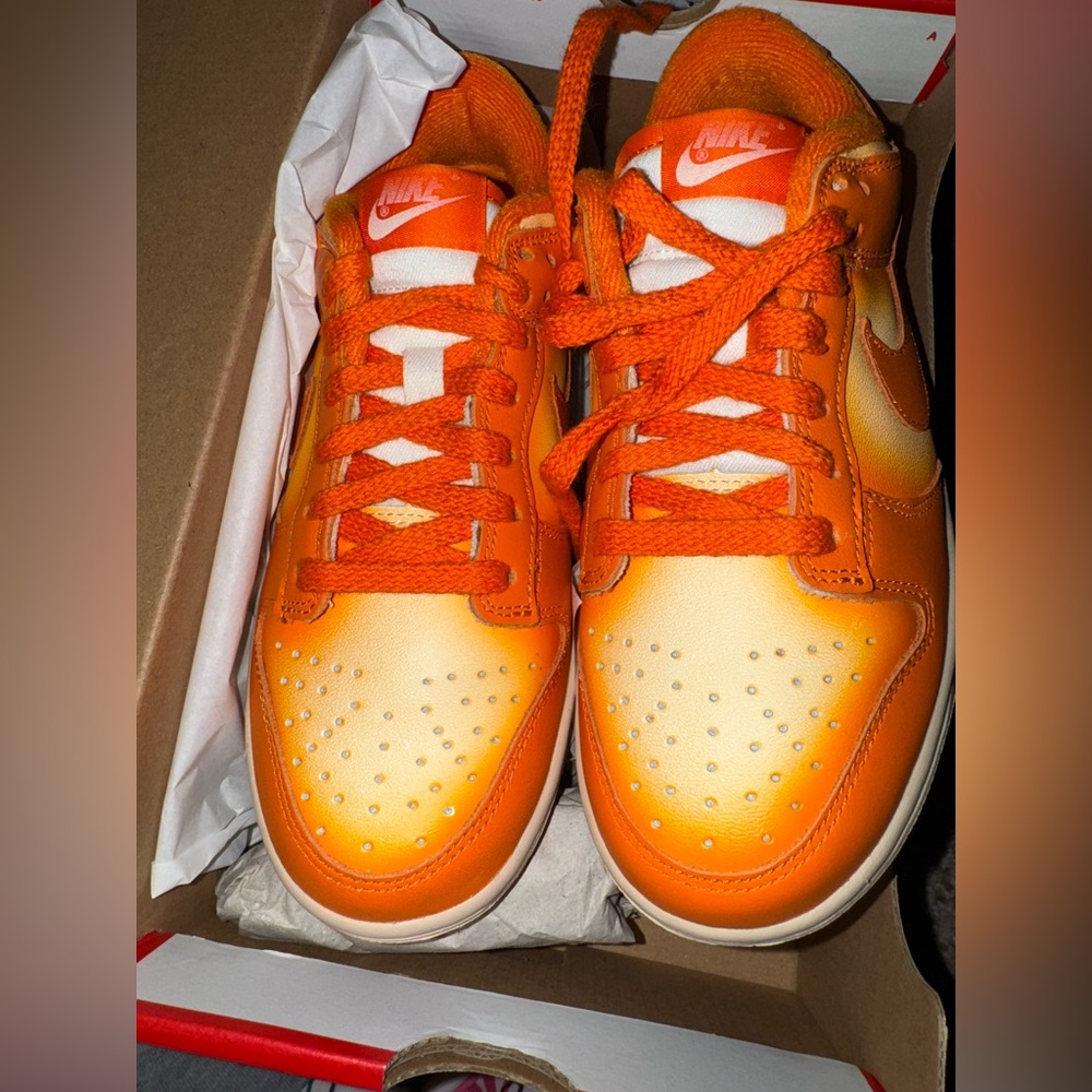 Women’s dunks - Picture 4 of 5